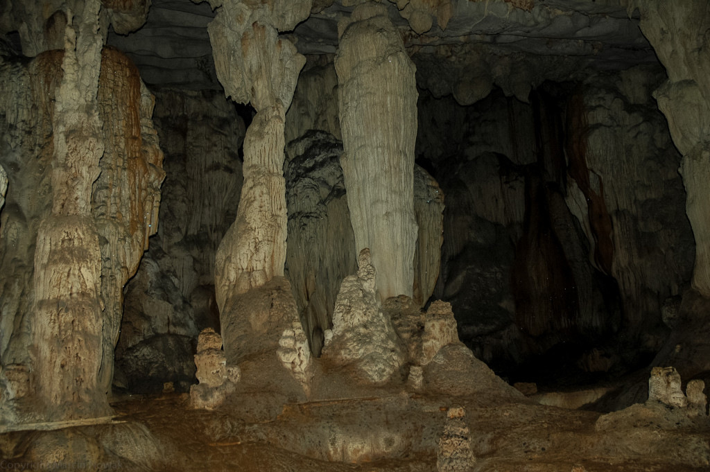 Jaskinia obok Vang Viengu